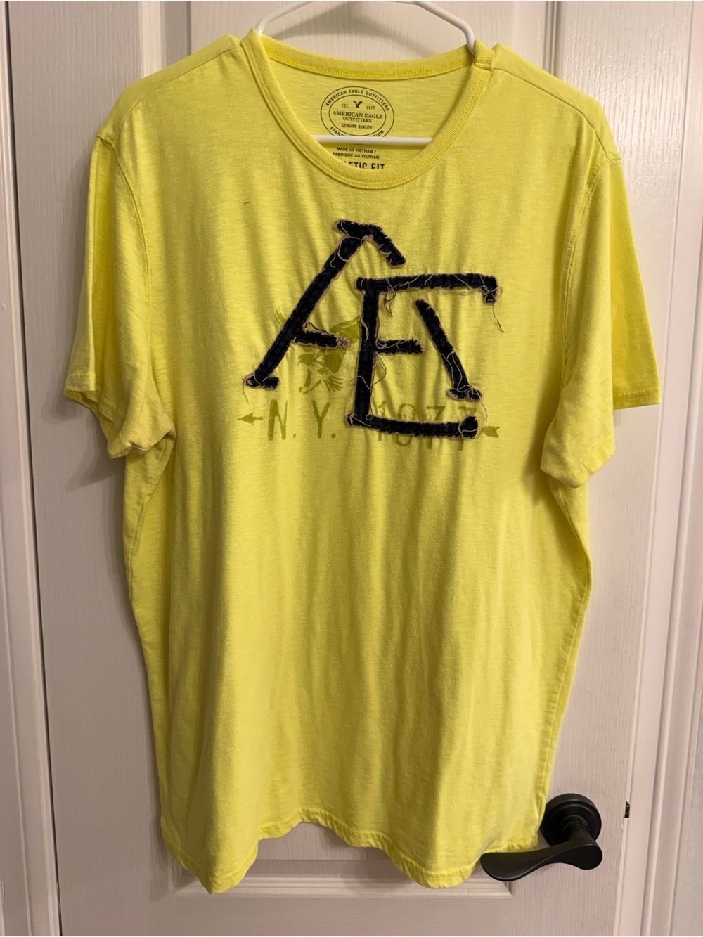 VINTAGE American Eagle Outfitters Men’s Short-Sleeve T-Shirt in Neon Yellow